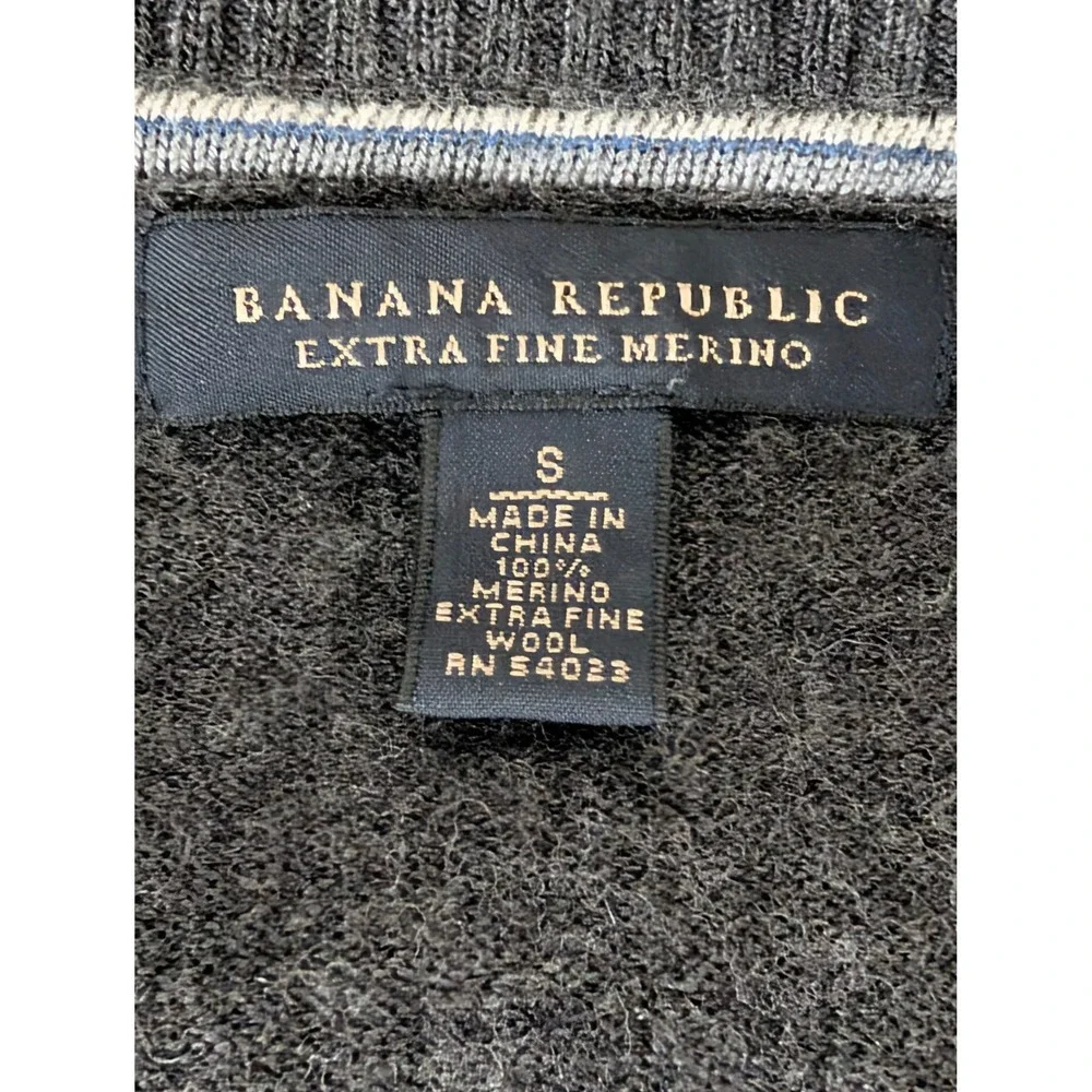 Banana Republic Gray Extra Fine Merino Wool V Neck Sweater Men Small Old Money